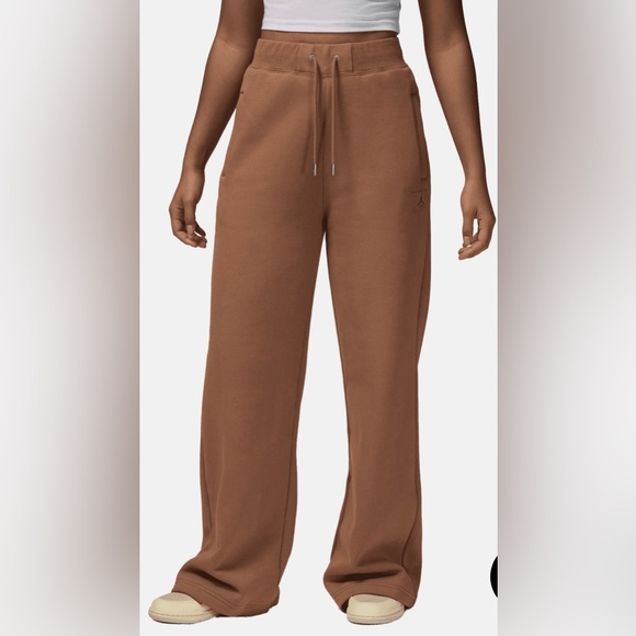 Nike Air Jordan Flight Fleece Women's Open Hem Pants FV7155-223 Size Medium New - Picture 1 of 4